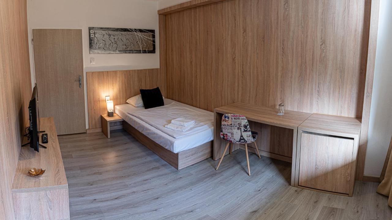 Hotel Garni Považská Bystrica エクステリア 写真