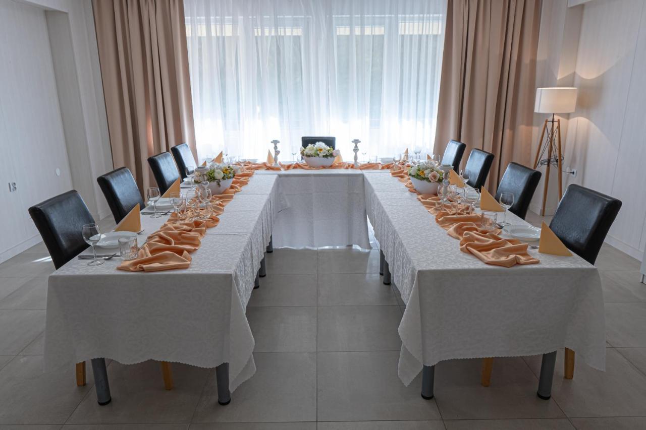 Hotel Garni Považská Bystrica エクステリア 写真