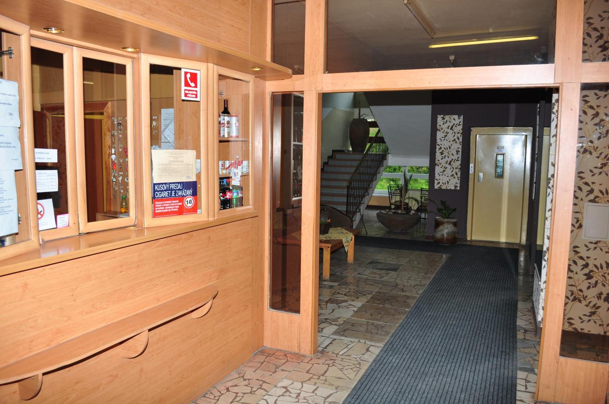 Hotel Garni Považská Bystrica エクステリア 写真