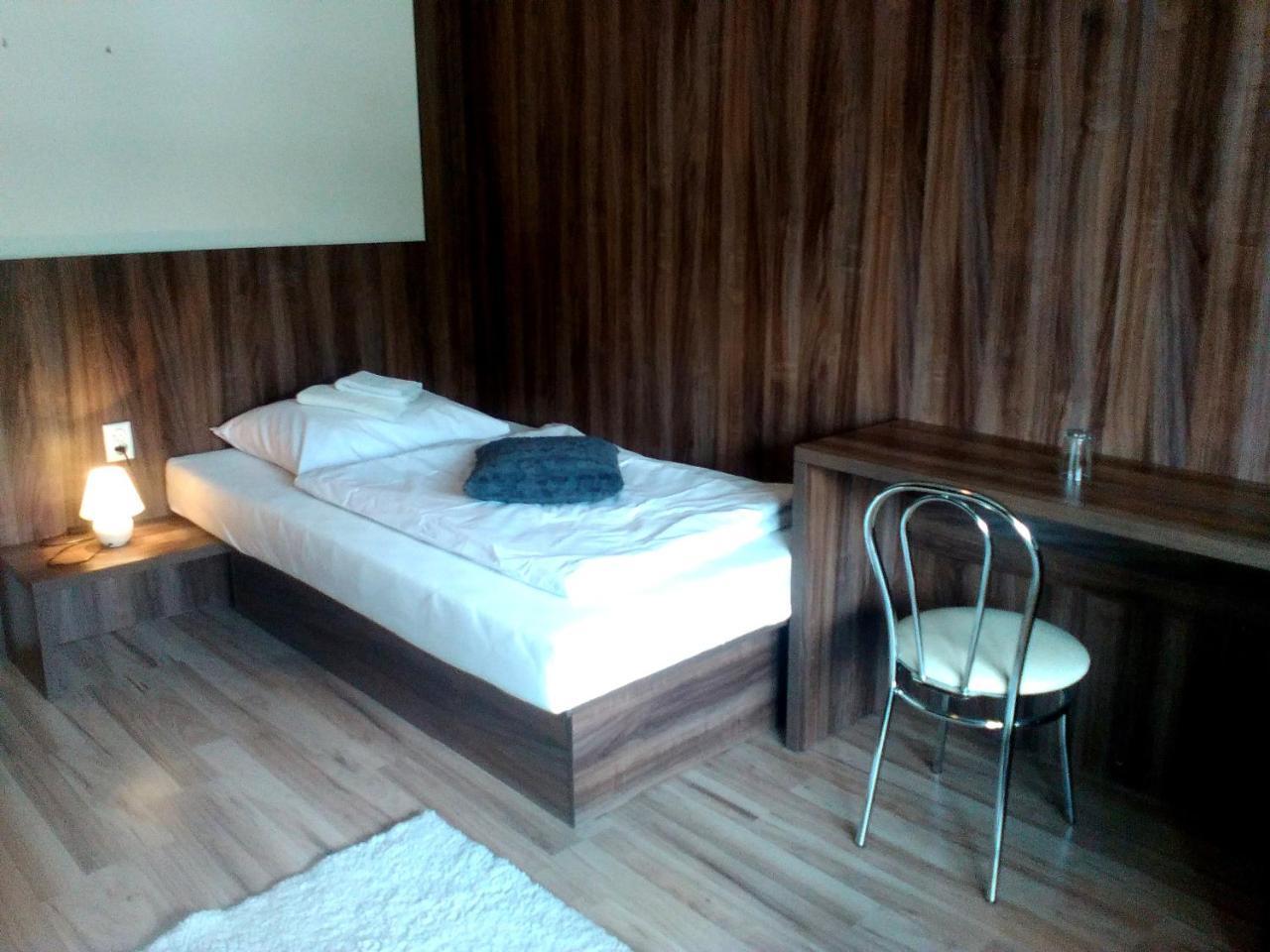 Hotel Garni Považská Bystrica エクステリア 写真
