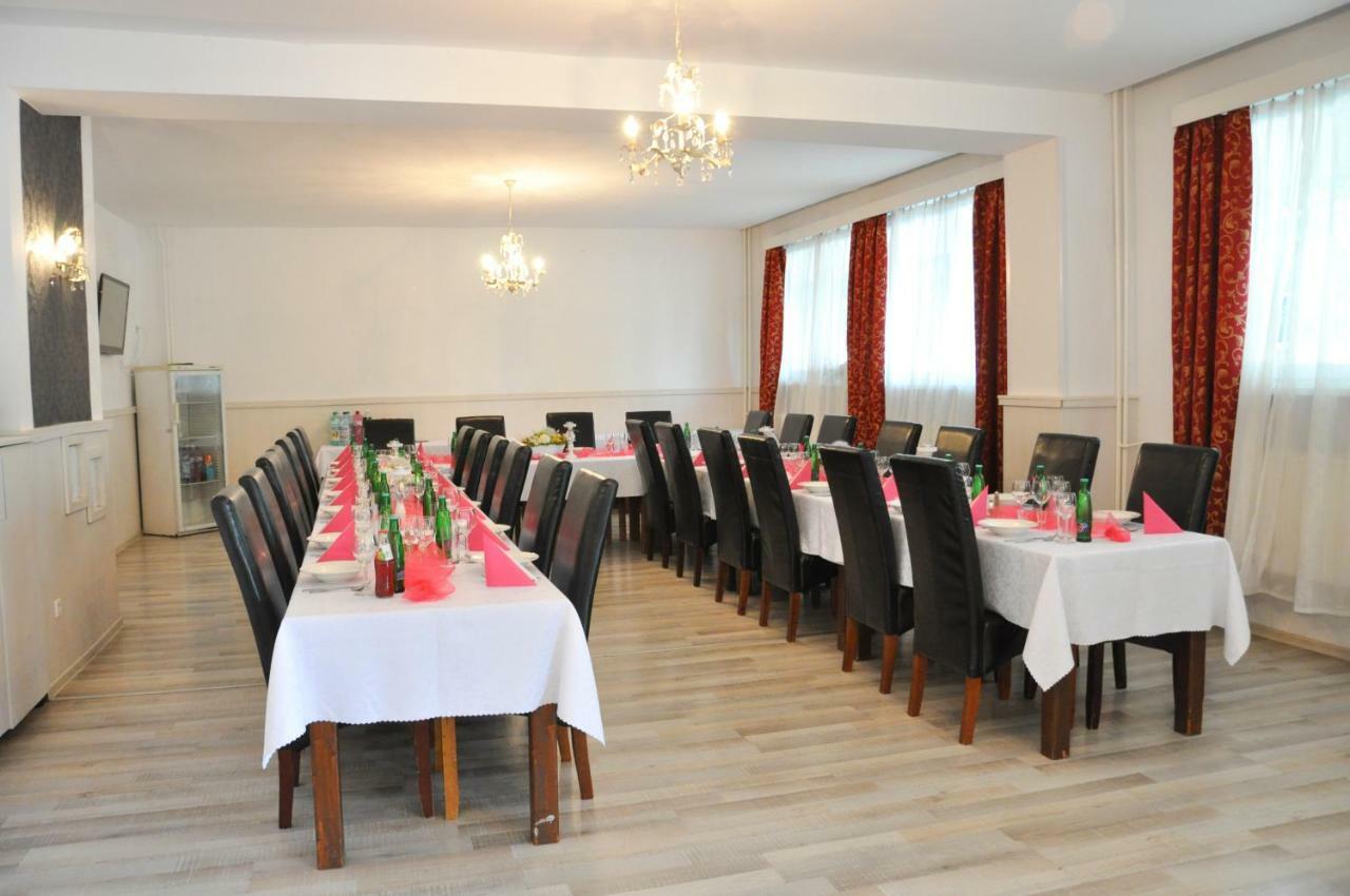 Hotel Garni Považská Bystrica エクステリア 写真